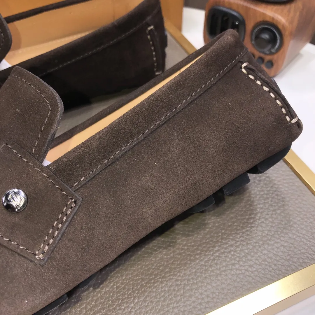 Men's men's shoes 💰420💰 [LV Doudou shoes] (water-dyed cowhide lining) new model is on the market, available on the official website. The new Doudou shoes are processed into single-color materials, and the uppers are made of imported cowhide material. The body of the shoe is fully hemmed with mark thread, and is lined with imported original cowhide leather. The elegant shoe shape is super suitable for all-matching, and the size is 38-44.